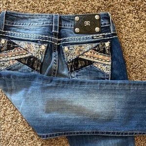 Miss Me Cufffed Capri Signature Size 26